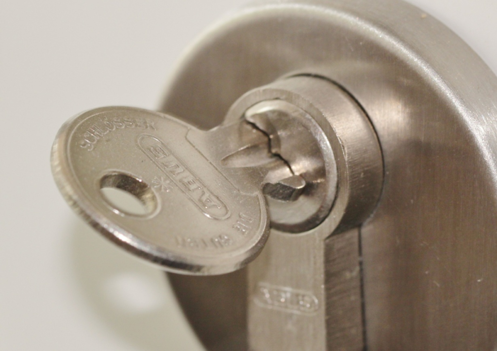 What to Do When Your Deadbolt is Stuck in Locked Position? Stevens